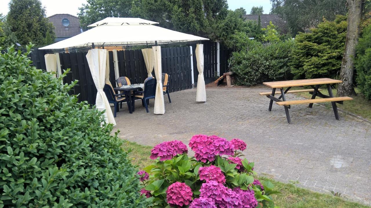 Ferienwohnung Mit Eigenem Garten In Schortens Kültér fotó